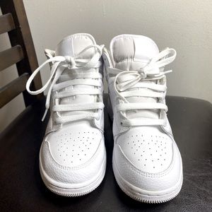 Air Jordan Retro 1 Mid “Triple White”